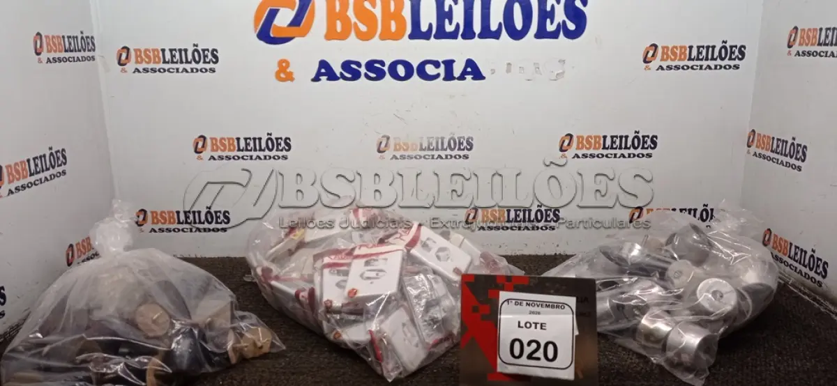LOTE 020 - 01 LOTE COM GRANDE QUANTIDADE DE PÉS PARA MÓVEIS EM MADEIRA E PLÁSTICO E INTERRUPTORES DE 01 TECLA COM TOMADA. (NO ESTADO) ATENÇÃO! FAZER A VISITAÇÃO ANTES DE ARREMATAR, NÃO SABEMOS SE FUNCIONA, LEILÃO NÃO TEM GARANTIA E NEM DEVOLUÇÃO, SUJEITO A POSSÍVEIS AVARIAS VISÍVEIS/OCULTAS E/OU AUSÊNCIA DE COMPONENTES.