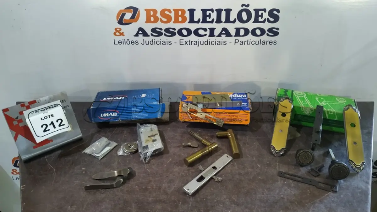 LOTE 212 - 03 FECHADURAS DE MARCAS E MODELOS DIVERSOS. (NO ESTADO) ATENÇÃO! FAZER A VISITAÇÃO ANTES DE ARREMATAR, NÃO SABEMOS SE FUNCIONA, LEILÃO NÃO TEM GARANTIA E NEM DEVOLUÇÃO, SUJEITO A POSSÍVEIS AVARIAS VISÍVEIS/OCULTAS E/OU AUSÊNCIA DE COMPONENTES.