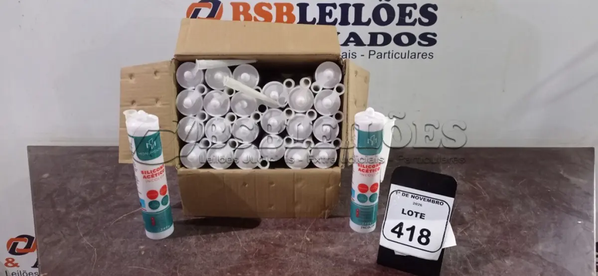 LOTE 418 - 24 UNIDADES DE SILICONE ACÉTICO INCOLOR DE 240G CADA MARCA MONUMENTAL. (NO ESTADO) ATENÇÃO! FAZER A VISITAÇÃO ANTES DE ARREMATAR, NÃO SABEMOS SE FUNCIONA, LEILÃO NÃO TEM GARANTIA E NEM DEVOLUÇÃO, SUJEITO A POSSÍVEIS AVARIAS VISÍVEIS/OCULTAS E/OU AUSÊNCIA DE COMPONENTES.