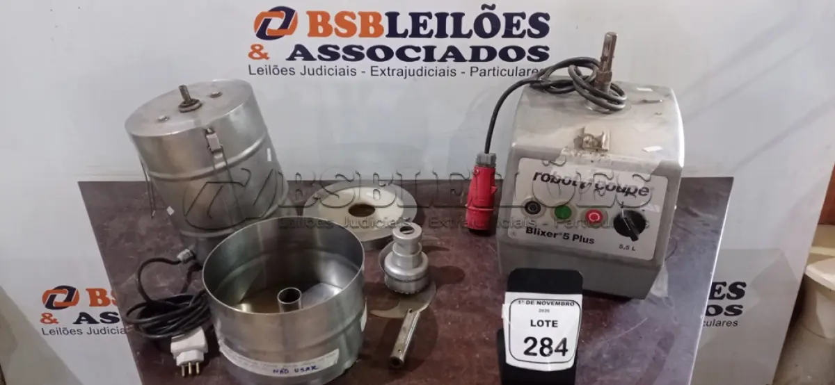 LOTE 284 - 01 MULTIPROCESSADOR DE ALIMENTOS PROFISSIONAL  MODELO BLIXER 5 PLUS MARCA ROBOT COUPE E 01 MOTOR ELETRICO. (NO ESTADO) ATENÇÃO! FAZER A VISITAÇÃO ANTES DE ARREMATAR, NÃO SABEMOS SE FUNCIONA, LEILÃO NÃO TEM GARANTIA E NEM DEVOLUÇÃO, SUJEITO A POSSÍVEIS AVARIAS VISÍVEIS/OCULTAS E/OU AUSÊNCIA DE COMPONENTES.
