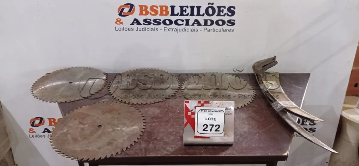 LOTE 272 - 04 FOICES ALFANGE E 04 SERRAS CIRCULARES DE FERRO. (NO ESTADO) ATENÇÃO! FAZER A VISITAÇÃO ANTES DE ARREMATAR, NÃO SABEMOS SE FUNCIONA, LEILÃO NÃO TEM GARANTIA E NEM DEVOLUÇÃO, SUJEITO A POSSÍVEIS AVARIAS VISÍVEIS/OCULTAS E/OU AUSÊNCIA DE COMPONENTES.