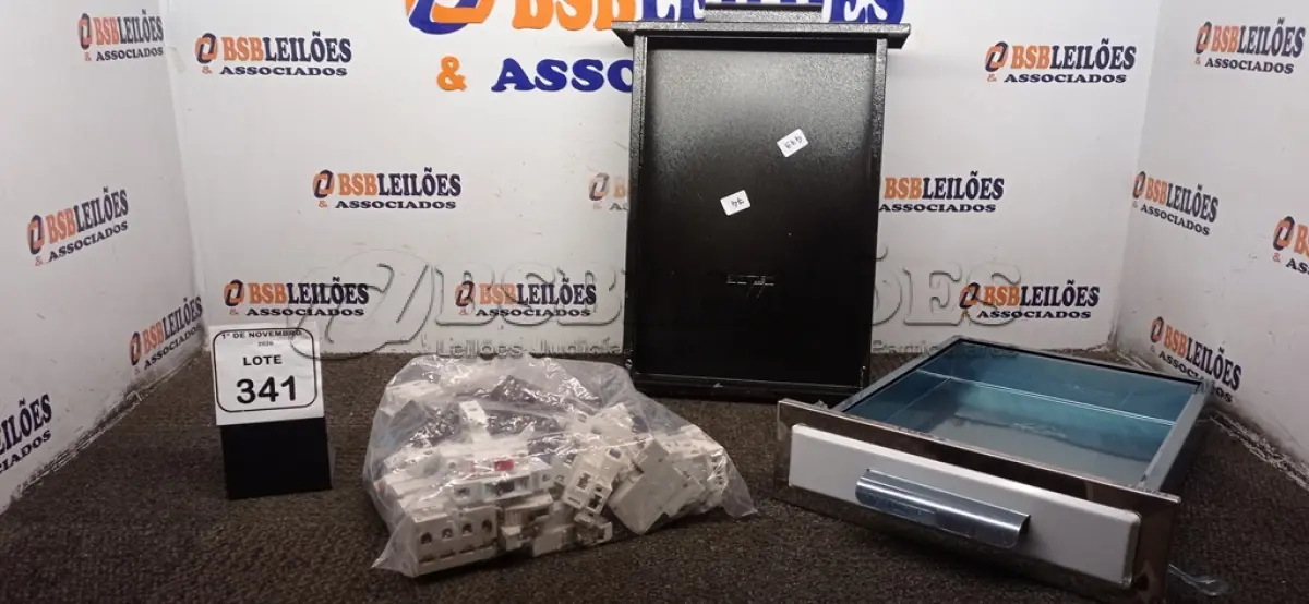 LOTE 341 - 02 GAVETAS DE INOX DE 30X45CM E VÁRIOS DISJUNTORES DE MODELOS DIVERSOS. (NO ESTADO) ATENÇÃO! FAZER A VISITAÇÃO ANTES DE ARREMATAR, NÃO SABEMOS SE FUNCIONA, LEILÃO NÃO TEM GARANTIA E NEM DEVOLUÇÃO, SUJEITO A POSSÍVEIS AVARIAS VISÍVEIS/OCULTAS E/OU AUSÊNCIA DE COMPONENTES.