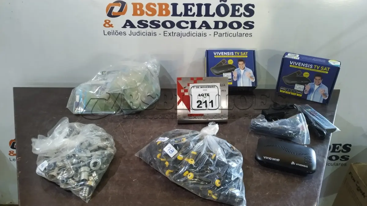 LOTE 211 - 02 RECEPTORES DE SINAL DE TV, VÁRIOS PROTETORES PARA QUINAS, ASPERSORES DE ÁGUA E ADAPTADORES DE MANGUEIRA. (NO ESTADO) ATENÇÃO! FAZER A VISITAÇÃO ANTES DE ARREMATAR, NÃO SABEMOS SE FUNCIONA, LEILÃO NÃO TEM GARANTIA E NEM DEVOLUÇÃO, SUJEITO A POSSÍVEIS AVARIAS VISÍVEIS/OCULTAS E/OU AUSÊNCIA DE COMPONENTES.