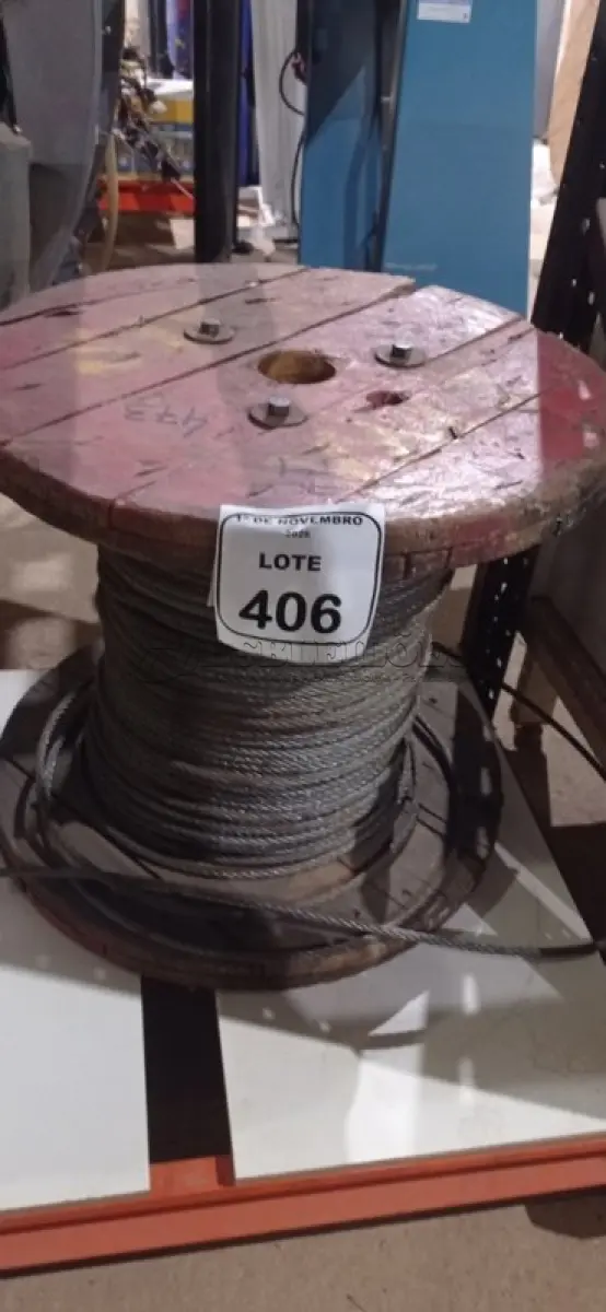 LOTE 406 - 01 CARRETEL DE CABO DE AÇO. (NO ESTADO) ATENÇÃO! FAZER A VISITAÇÃO ANTES DE ARREMATAR, NÃO SABEMOS SE FUNCIONA, LEILÃO NÃO TEM GARANTIA E NEM DEVOLUÇÃO, SUJEITO A POSSÍVEIS AVARIAS VISÍVEIS/OCULTAS E/OU AUSÊNCIA DE COMPONENTES.