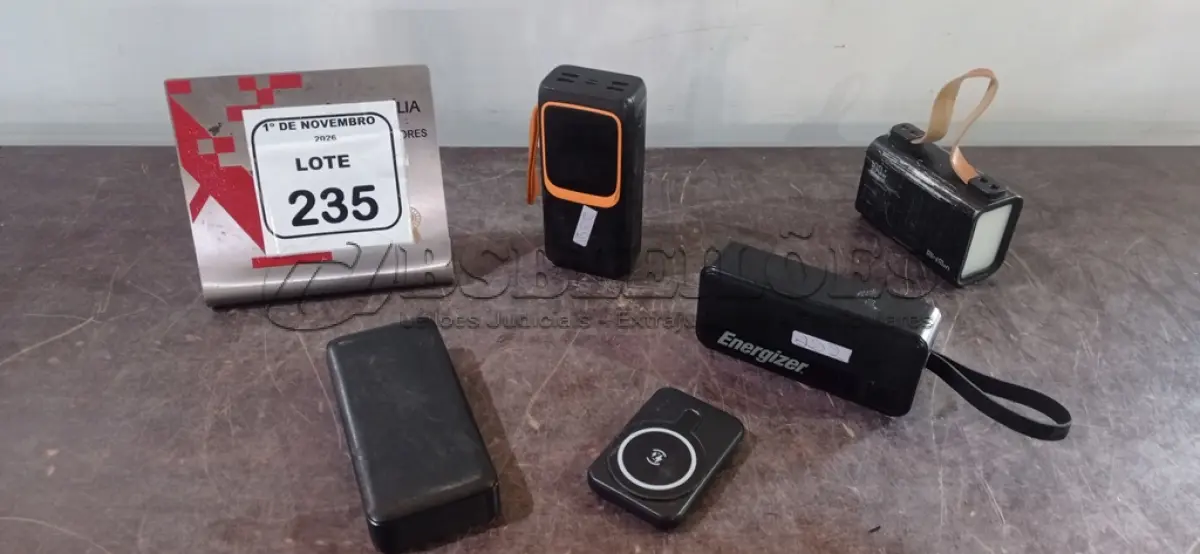 LOTE 235 - 05 POWER BANKS DE MARCAS E POTÊNCIAS DIVERSAS. (NO ESTADO) ATENÇÃO! FAZER A VISITAÇÃO ANTES DE ARREMATAR, NÃO SABEMOS SE FUNCIONA, LEILÃO NÃO TEM GARANTIA E NEM DEVOLUÇÃO, SUJEITO A POSSÍVEIS AVARIAS VISÍVEIS/OCULTAS E/OU AUSÊNCIA DE COMPONENTES.