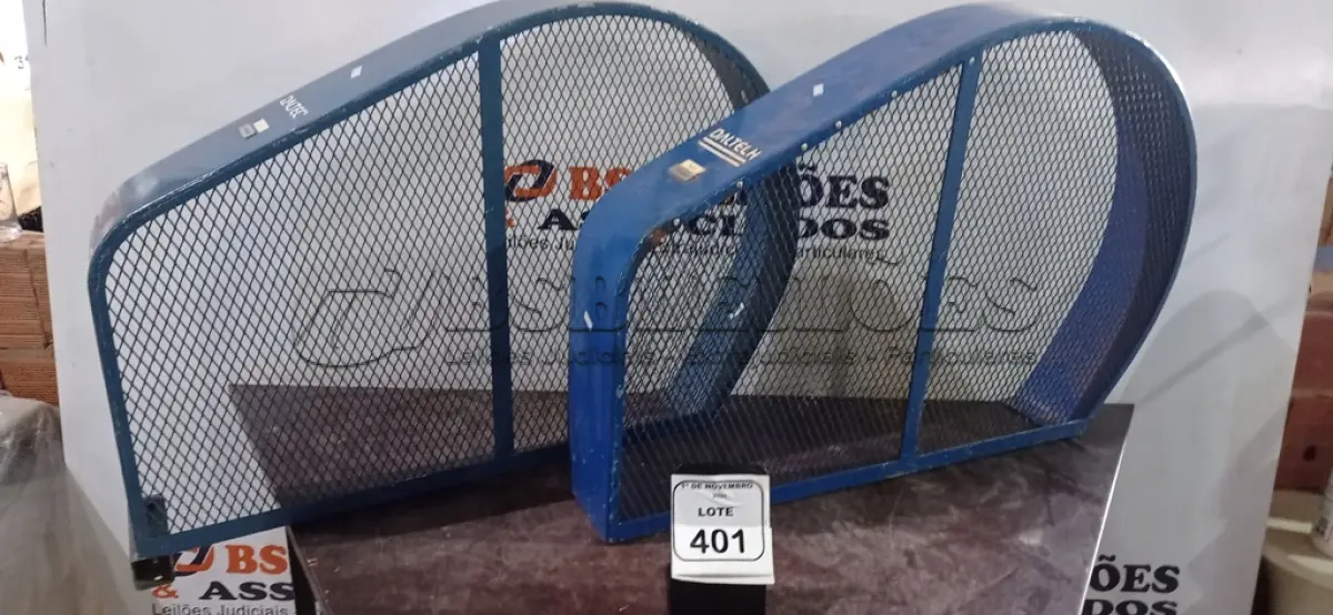 LOTE 401 - 02 CAPAS DE PROTEÇÃO DE FERRO PARA MOTOR DE CORREIA. (NO ESTADO) ATENÇÃO! FAZER A VISITAÇÃO ANTES DE ARREMATAR, NÃO SABEMOS SE FUNCIONA, LEILÃO NÃO TEM GARANTIA E NEM DEVOLUÇÃO, SUJEITO A POSSÍVEIS AVARIAS VISÍVEIS/OCULTAS E/OU AUSÊNCIA DE COMPONENTES.