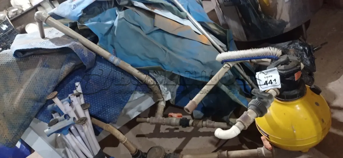 LOTE 441 - 01 PISCINA DE ARMAÇÃO 9.000L COM 01 MOTOR, 01 FILTRO E ACESSÓRIOS. (NO ESTADO) ATENÇÃO! FAZER A VISITAÇÃO ANTES DE ARREMATAR, NÃO SABEMOS SE FUNCIONA, LEILÃO NÃO TEM GARANTIA E NEM DEVOLUÇÃO, SUJEITO A POSSÍVEIS AVARIAS VISÍVEIS/OCULTAS E/OU AUSÊNCIA DE COMPONENTES.