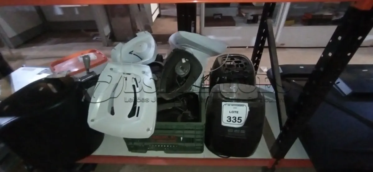 LOTE 335 - 01 LOTE COM VÁRIAS PEÇAS E DIVERSOS ELETRODOMÉSTICOS PARA RETIRADA DE PEÇAS. (NO ESTADO) ATENÇÃO! FAZER A VISITAÇÃO ANTES DE ARREMATAR, NÃO SABEMOS SE FUNCIONA, LEILÃO NÃO TEM GARANTIA E NEM DEVOLUÇÃO, SUJEITO A POSSÍVEIS AVARIAS VISÍVEIS/OCULTAS E/OU AUSÊNCIA DE COMPONENTES.