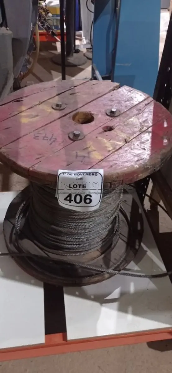 LOTE 406 - 01 CARRETEL DE CABO DE AÇO. (NO ESTADO) ATENÇÃO! FAZER A VISITAÇÃO ANTES DE ARREMATAR, NÃO SABEMOS SE FUNCIONA, LEILÃO NÃO TEM GARANTIA E NEM DEVOLUÇÃO, SUJEITO A POSSÍVEIS AVARIAS VISÍVEIS/OCULTAS E/OU AUSÊNCIA DE COMPONENTES.