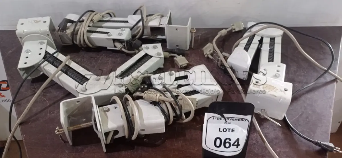 LOTE 064 - 04 SUPORTES PARA PROJETORES DE CURTA DISTÂNCIA. (NO ESTADO) ATENÇÃO! FAZER A VISITAÇÃO ANTES DE ARREMATAR, NÃO SABEMOS SE FUNCIONA, LEILÃO NÃO TEM GARANTIA E NEM DEVOLUÇÃO, SUJEITO A POSSÍVEIS AVARIAS VISÍVEIS/OCULTAS E/OU AUSÊNCIA DE COMPONENTES.