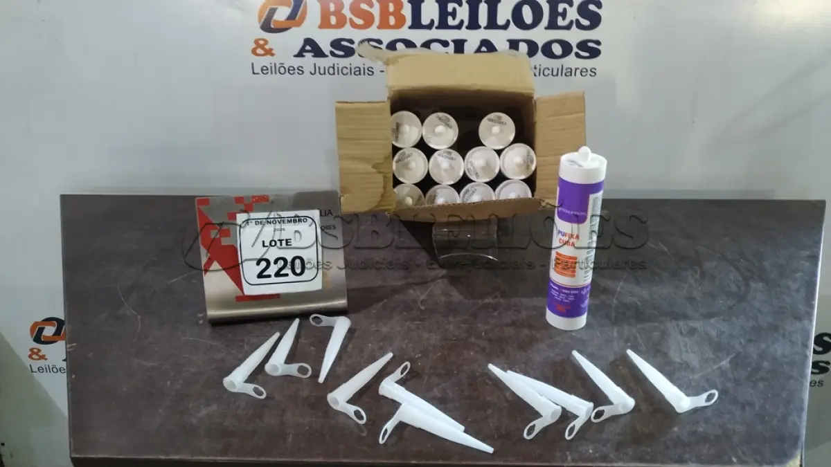 LOTE 220 - 12 UNIDADES DE SELANTE PU FIXA CUBA DE 400G CADA MARCA MONUMENTAL. (NO ESTADO) ATENÇÃO! FAZER A VISITAÇÃO ANTES DE ARREMATAR, NÃO SABEMOS SE FUNCIONA, LEILÃO NÃO TEM GARANTIA E NEM DEVOLUÇÃO, SUJEITO A POSSÍVEIS AVARIAS VISÍVEIS/OCULTAS E/OU AUSÊNCIA DE COMPONENTES.