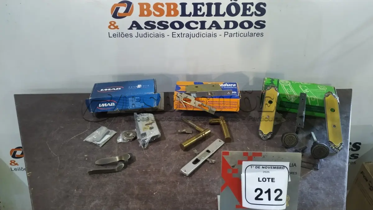 LOTE 212 - 03 FECHADURAS DE MARCAS E MODELOS DIVERSOS. (NO ESTADO) ATENÇÃO! FAZER A VISITAÇÃO ANTES DE ARREMATAR, NÃO SABEMOS SE FUNCIONA, LEILÃO NÃO TEM GARANTIA E NEM DEVOLUÇÃO, SUJEITO A POSSÍVEIS AVARIAS VISÍVEIS/OCULTAS E/OU AUSÊNCIA DE COMPONENTES.