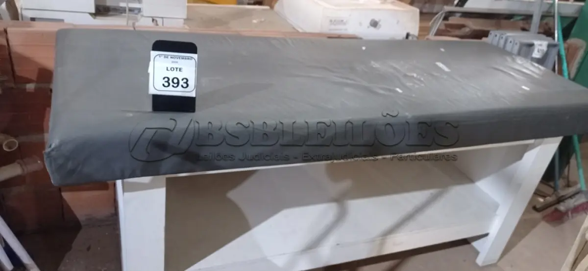 LOTE 393 - 01 MACA DE MASSAGEM COM BASE EM MADEIRA DE 1,90X0,70. (NO ESTADO) ATENÇÃO! FAZER A VISITAÇÃO ANTES DE ARREMATAR, NÃO SABEMOS SE FUNCIONA, LEILÃO NÃO TEM GARANTIA E NEM DEVOLUÇÃO, SUJEITO A POSSÍVEIS AVARIAS VISÍVEIS/OCULTAS E/OU AUSÊNCIA DE COMPONENTES.