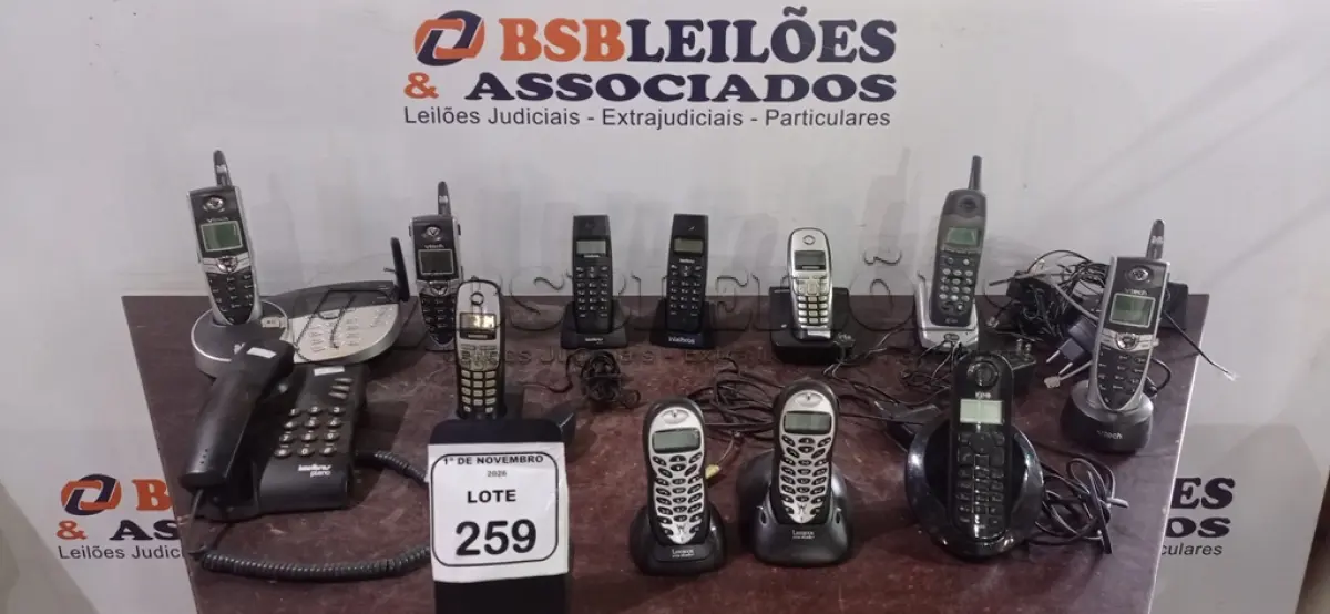LOTE 259 - 01 LOTE COM VÁRIOS TELEFONES FIXOS DE MARCAS E MODELOS DIVERSOS. (NO ESTADO) ATENÇÃO! FAZER A VISITAÇÃO ANTES DE ARREMATAR, NÃO SABEMOS SE FUNCIONA, LEILÃO NÃO TEM GARANTIA E NEM DEVOLUÇÃO, SUJEITO A POSSÍVEIS AVARIAS VISÍVEIS/OCULTAS E/OU AUSÊNCIA DE COMPONENTES.