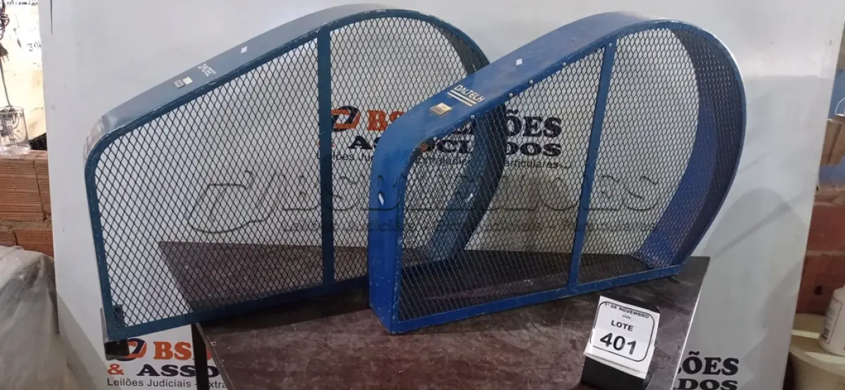 LOTE 401 - 02 CAPAS DE PROTEÇÃO DE FERRO PARA MOTOR DE CORREIA. (NO ESTADO) ATENÇÃO! FAZER A VISITAÇÃO ANTES DE ARREMATAR, NÃO SABEMOS SE FUNCIONA, LEILÃO NÃO TEM GARANTIA E NEM DEVOLUÇÃO, SUJEITO A POSSÍVEIS AVARIAS VISÍVEIS/OCULTAS E/OU AUSÊNCIA DE COMPONENTES.