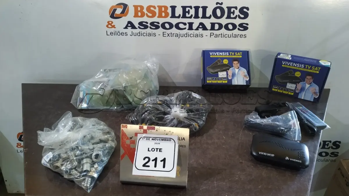 LOTE 211 - 02 RECEPTORES DE SINAL DE TV, VÁRIOS PROTETORES PARA QUINAS, ASPERSORES DE ÁGUA E ADAPTADORES DE MANGUEIRA. (NO ESTADO) ATENÇÃO! FAZER A VISITAÇÃO ANTES DE ARREMATAR, NÃO SABEMOS SE FUNCIONA, LEILÃO NÃO TEM GARANTIA E NEM DEVOLUÇÃO, SUJEITO A POSSÍVEIS AVARIAS VISÍVEIS/OCULTAS E/OU AUSÊNCIA DE COMPONENTES.