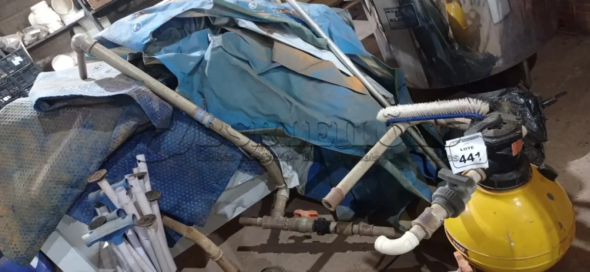 LOTE 441 - 01 PISCINA DE ARMAÇÃO 9.000L COM 01 MOTOR, 01 FILTRO E ACESSÓRIOS. (NO ESTADO) ATENÇÃO! FAZER A VISITAÇÃO ANTES DE ARREMATAR, NÃO SABEMOS SE FUNCIONA, LEILÃO NÃO TEM GARANTIA E NEM DEVOLUÇÃO, SUJEITO A POSSÍVEIS AVARIAS VISÍVEIS/OCULTAS E/OU AUSÊNCIA DE COMPONENTES.