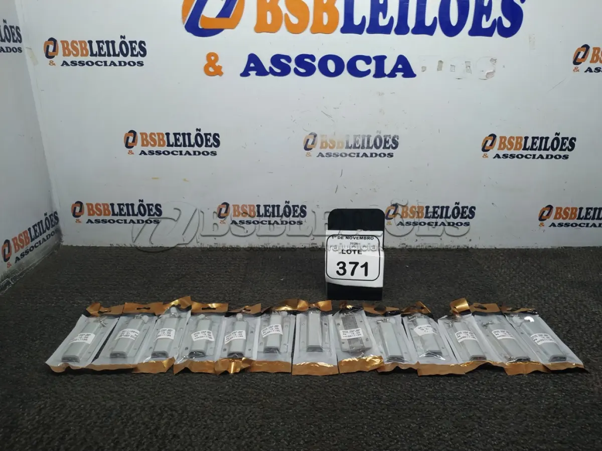 LOTE 371 - 13 FECHOS TOQUE MAGNÉTICO PUSH OPEN. (NO ESTADO) ATENÇÃO! FAZER A VISITAÇÃO ANTES DE ARREMATAR, NÃO SABEMOS SE FUNCIONA, LEILÃO NÃO TEM GARANTIA E NEM DEVOLUÇÃO, SUJEITO A POSSÍVEIS AVARIAS VISÍVEIS/OCULTAS E/OU AUSÊNCIA DE COMPONENTES.