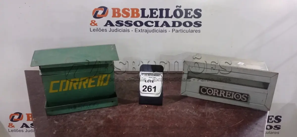 LOTE 261 - 02 CAIXAS DE CORREIO DE FERRO. (NO ESTADO) ATENÇÃO! FAZER A VISITAÇÃO ANTES DE ARREMATAR, NÃO SABEMOS SE FUNCIONA, LEILÃO NÃO TEM GARANTIA E NEM DEVOLUÇÃO, SUJEITO A POSSÍVEIS AVARIAS VISÍVEIS/OCULTAS E/OU AUSÊNCIA DE COMPONENTES.