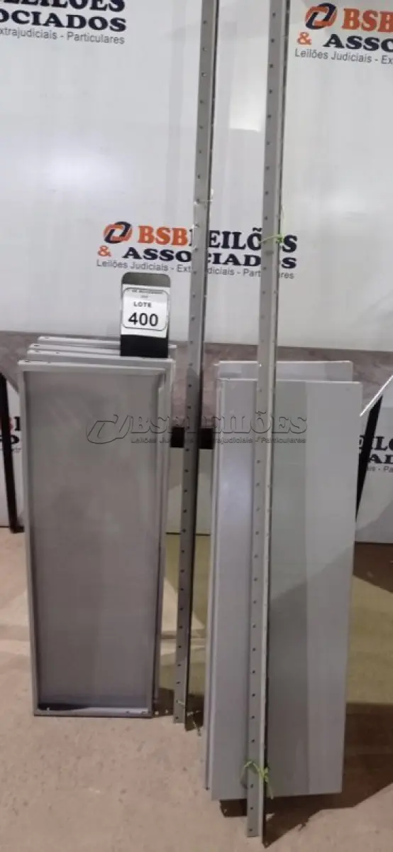 LOTE 400 - 02 ESTANTES DE FERRO DESMONTADAS DE APROXIMADAMENTE 1,95X0,95M COM 06 PRATELEIRAS CADA. (NO ESTADO) ATENÇÃO! FAZER A VISITAÇÃO ANTES DE ARREMATAR, NÃO SABEMOS SE FUNCIONA, LEILÃO NÃO TEM GARANTIA E NEM DEVOLUÇÃO, SUJEITO A POSSÍVEIS AVARIAS VISÍVEIS/OCULTAS E/OU AUSÊNCIA DE COMPONENTES.