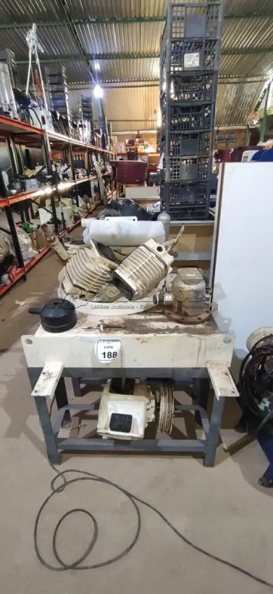 LOTE 188 - 01 COMPRESSOR DESMONTADO. (NO ESTADO) ATENÇÃO! FAZER A VISITAÇÃO ANTES DE ARREMATAR, NÃO SABEMOS SE FUNCIONA, LEILÃO NÃO TEM GARANTIA E NEM DEVOLUÇÃO, SUJEITO A POSSÍVEIS AVARIAS VISÍVEIS/OCULTAS E/OU AUSÊNCIA DE COMPONENTES.