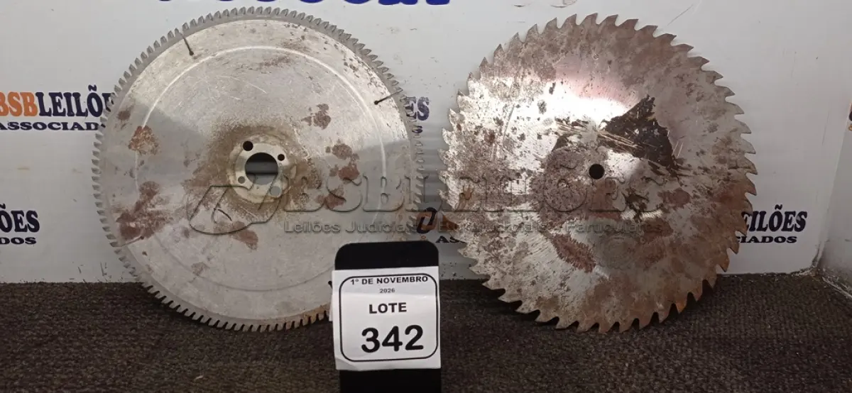 LOTE 342 - 02 SERRAS CIRCULARES DE FERRO. (NO ESTADO) ATENÇÃO! FAZER A VISITAÇÃO ANTES DE ARREMATAR, NÃO SABEMOS SE FUNCIONA, LEILÃO NÃO TEM GARANTIA E NEM DEVOLUÇÃO, SUJEITO A POSSÍVEIS AVARIAS VISÍVEIS/OCULTAS E/OU AUSÊNCIA DE COMPONENTES.
