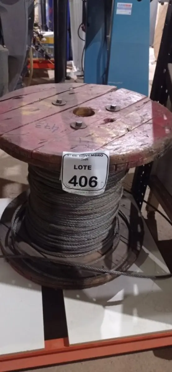 LOTE 406 - 01 CARRETEL DE CABO DE AÇO. (NO ESTADO) ATENÇÃO! FAZER A VISITAÇÃO ANTES DE ARREMATAR, NÃO SABEMOS SE FUNCIONA, LEILÃO NÃO TEM GARANTIA E NEM DEVOLUÇÃO, SUJEITO A POSSÍVEIS AVARIAS VISÍVEIS/OCULTAS E/OU AUSÊNCIA DE COMPONENTES.