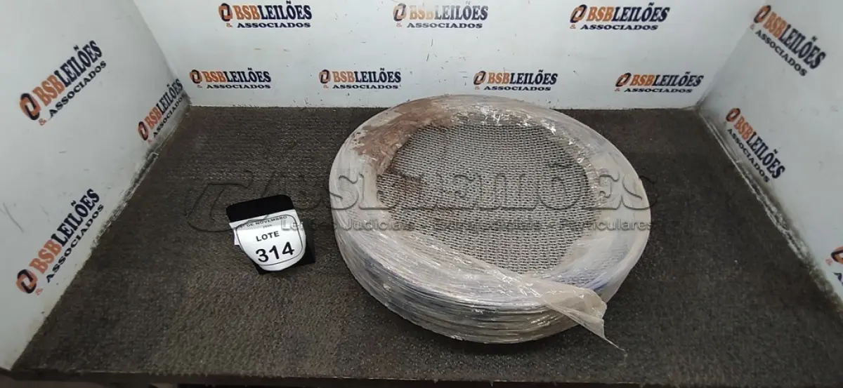 LOTE 314 - 05 PENEIRAS DE PEDREIRO. (NO ESTADO) ATENÇÃO! FAZER A VISITAÇÃO ANTES DE ARREMATAR, NÃO SABEMOS SE FUNCIONA, LEILÃO NÃO TEM GARANTIA E NEM DEVOLUÇÃO, SUJEITO A POSSÍVEIS AVARIAS VISÍVEIS/OCULTAS E/OU AUSÊNCIA DE COMPONENTES.