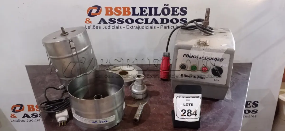 LOTE 284 - 01 MULTIPROCESSADOR DE ALIMENTOS PROFISSIONAL  MODELO BLIXER 5 PLUS MARCA ROBOT COUPE E 01 MOTOR ELETRICO. (NO ESTADO) ATENÇÃO! FAZER A VISITAÇÃO ANTES DE ARREMATAR, NÃO SABEMOS SE FUNCIONA, LEILÃO NÃO TEM GARANTIA E NEM DEVOLUÇÃO, SUJEITO A POSSÍVEIS AVARIAS VISÍVEIS/OCULTAS E/OU AUSÊNCIA DE COMPONENTES.
