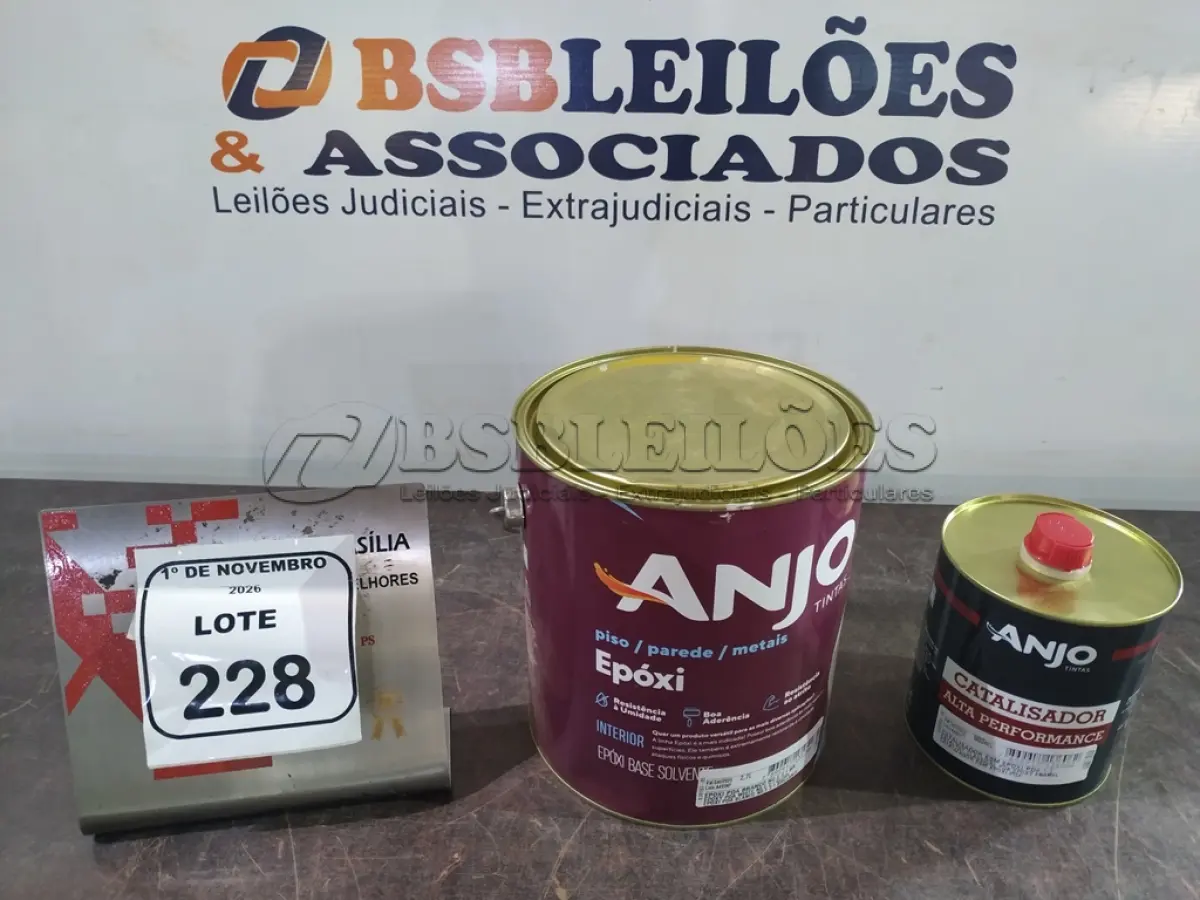 LOTE 228 - 01 LATA DE EPÓXI PDA BRANCO DE 2,7L MARCA E 01 LATA DE CATALIZADOR ESM ALTA PERFORMANCE DE 900ML MARCA ANJO TINTAS. (NO ESTADO) ATENÇÃO! FAZER A VISITAÇÃO ANTES DE ARREMATAR, NÃO SABEMOS SE FUNCIONA, LEILÃO NÃO TEM GARANTIA E NEM DEVOLUÇÃO, SUJEITO A POSSÍVEIS AVARIAS VISÍVEIS/OCULTAS E/OU AUSÊNCIA DE COMPONENTES.