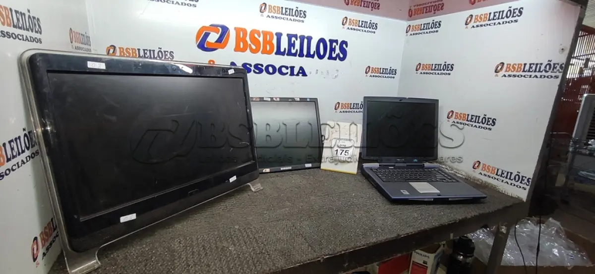 LOTE 175 - 01 COMPUTADOR ALL IN ONE MARCA ARQUIMEDES, 01 NOTEBOOK MARCA TOSHIBA E 01 MONITOR MARCA SAMSUNG. (NO ESTADO) ATENÇÃO! FAZER A VISITAÇÃO ANTES DE ARREMATAR, NÃO SABEMOS SE FUNCIONA, LEILÃO NÃO TEM GARANTIA E NEM DEVOLUÇÃO, SUJEITO A POSSÍVEIS AVARIAS VISÍVEIS/OCULTAS E/OU AUSÊNCIA DE COMPONENTES.