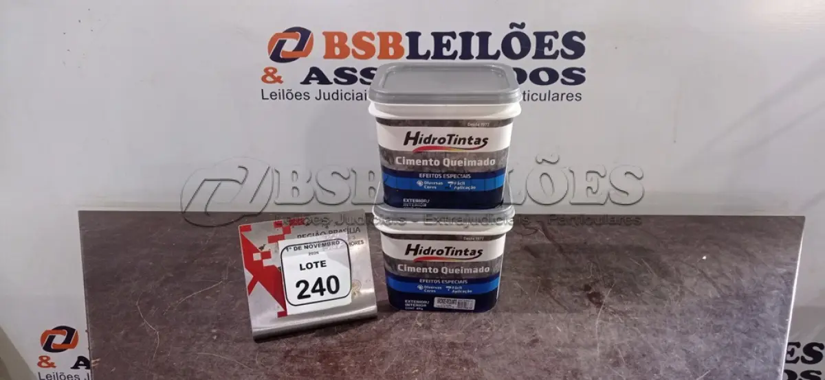 LOTE 240 - 02 BALDES DE CIMENTO QUEIMADO NA COR BRONZE REQUINTE DE 4KG CADA MARCA HIDRO TINTAS. (NO ESTADO) ATENÇÃO! FAZER A VISITAÇÃO ANTES DE ARREMATAR, NÃO SABEMOS SE FUNCIONA, LEILÃO NÃO TEM GARANTIA E NEM DEVOLUÇÃO, SUJEITO A POSSÍVEIS AVARIAS VISÍVEIS/OCULTAS E/OU AUSÊNCIA DE COMPONENTES.