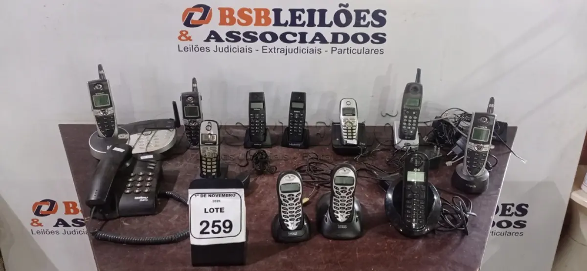 LOTE 259 - 01 LOTE COM VÁRIOS TELEFONES FIXOS DE MARCAS E MODELOS DIVERSOS. (NO ESTADO) ATENÇÃO! FAZER A VISITAÇÃO ANTES DE ARREMATAR, NÃO SABEMOS SE FUNCIONA, LEILÃO NÃO TEM GARANTIA E NEM DEVOLUÇÃO, SUJEITO A POSSÍVEIS AVARIAS VISÍVEIS/OCULTAS E/OU AUSÊNCIA DE COMPONENTES.