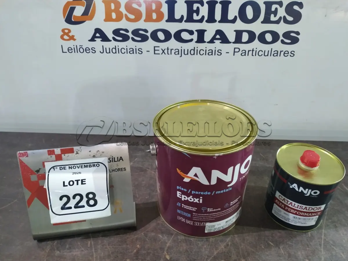 LOTE 228 - 01 LATA DE EPÓXI PDA BRANCO DE 2,7L MARCA E 01 LATA DE CATALIZADOR ESM ALTA PERFORMANCE DE 900ML MARCA ANJO TINTAS. (NO ESTADO) ATENÇÃO! FAZER A VISITAÇÃO ANTES DE ARREMATAR, NÃO SABEMOS SE FUNCIONA, LEILÃO NÃO TEM GARANTIA E NEM DEVOLUÇÃO, SUJEITO A POSSÍVEIS AVARIAS VISÍVEIS/OCULTAS E/OU AUSÊNCIA DE COMPONENTES.