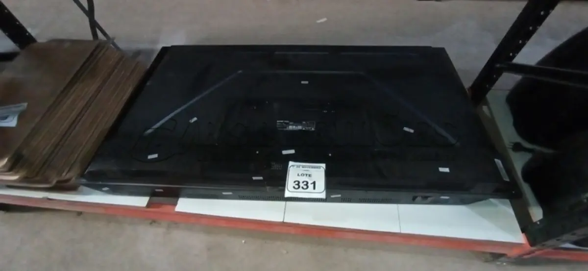 LOTE 331 - 02 TVS DE 55’’ MARCAS PHILIPS E SEMP TCL PARA RETIRADA DE PEÇAS. (NO ESTADO) ATENÇÃO! FAZER A VISITAÇÃO ANTES DE ARREMATAR, NÃO SABEMOS SE FUNCIONA, LEILÃO NÃO TEM GARANTIA E NEM DEVOLUÇÃO, SUJEITO A POSSÍVEIS AVARIAS VISÍVEIS/OCULTAS E/OU AUSÊNCIA DE COMPONENTES.
