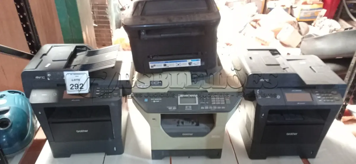LOTE 292 - 04 IMPRESSORAS DE MARCAS E MODELOS DIVERSOS. (NO ESTADO) ATENÇÃO! FAZER A VISITAÇÃO ANTES DE ARREMATAR, NÃO SABEMOS SE FUNCIONA, LEILÃO NÃO TEM GARANTIA E NEM DEVOLUÇÃO, SUJEITO A POSSÍVEIS AVARIAS VISÍVEIS/OCULTAS E/OU AUSÊNCIA DE COMPONENTES.