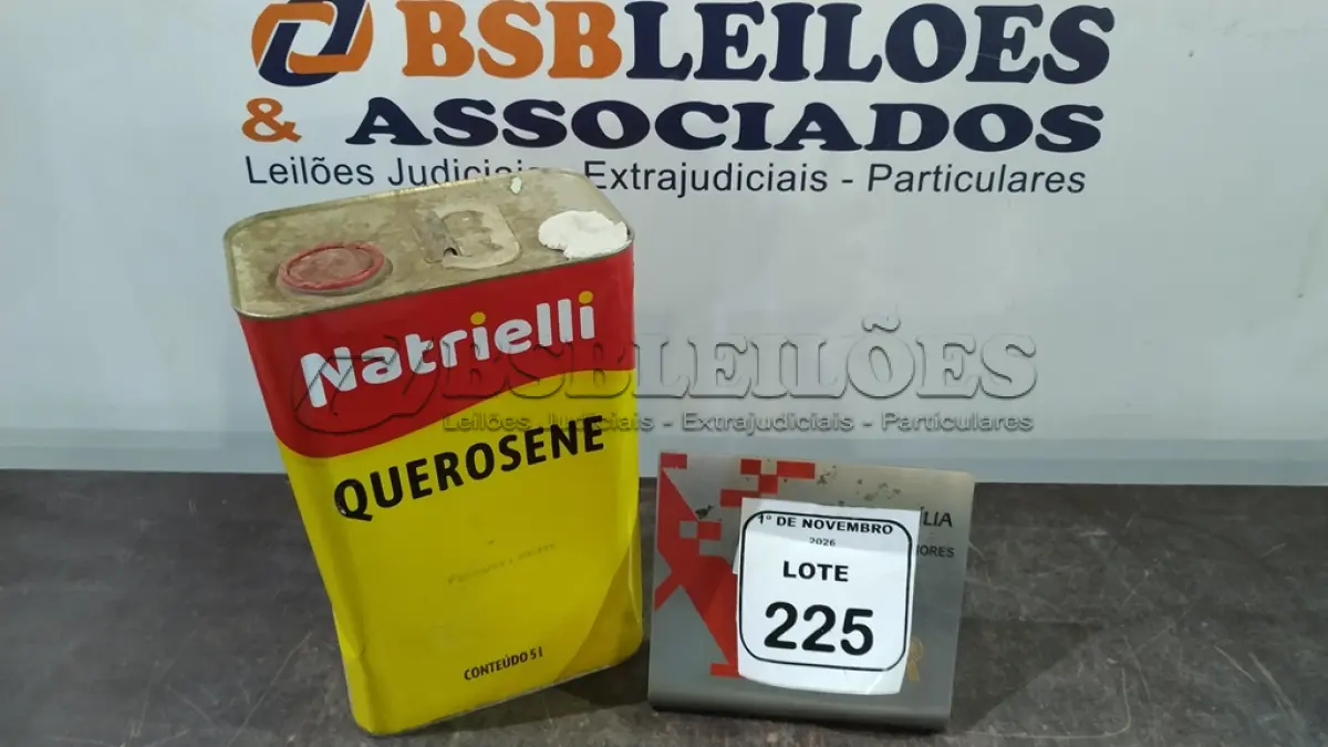 LOTE 225 - 01 LATA DE QUEROSENE DE 5L MARCA NATRIELLI. (NO ESTADO) ATENÇÃO! FAZER A VISITAÇÃO ANTES DE ARREMATAR, NÃO SABEMOS SE FUNCIONA, LEILÃO NÃO TEM GARANTIA E NEM DEVOLUÇÃO, SUJEITO A POSSÍVEIS AVARIAS VISÍVEIS/OCULTAS E/OU AUSÊNCIA DE COMPONENTES.