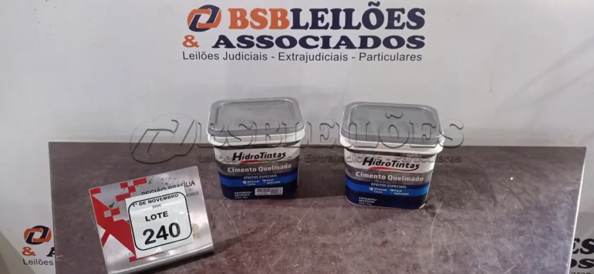 LOTE 240 - 02 BALDES DE CIMENTO QUEIMADO NA COR BRONZE REQUINTE DE 4KG CADA MARCA HIDRO TINTAS. (NO ESTADO) ATENÇÃO! FAZER A VISITAÇÃO ANTES DE ARREMATAR, NÃO SABEMOS SE FUNCIONA, LEILÃO NÃO TEM GARANTIA E NEM DEVOLUÇÃO, SUJEITO A POSSÍVEIS AVARIAS VISÍVEIS/OCULTAS E/OU AUSÊNCIA DE COMPONENTES.