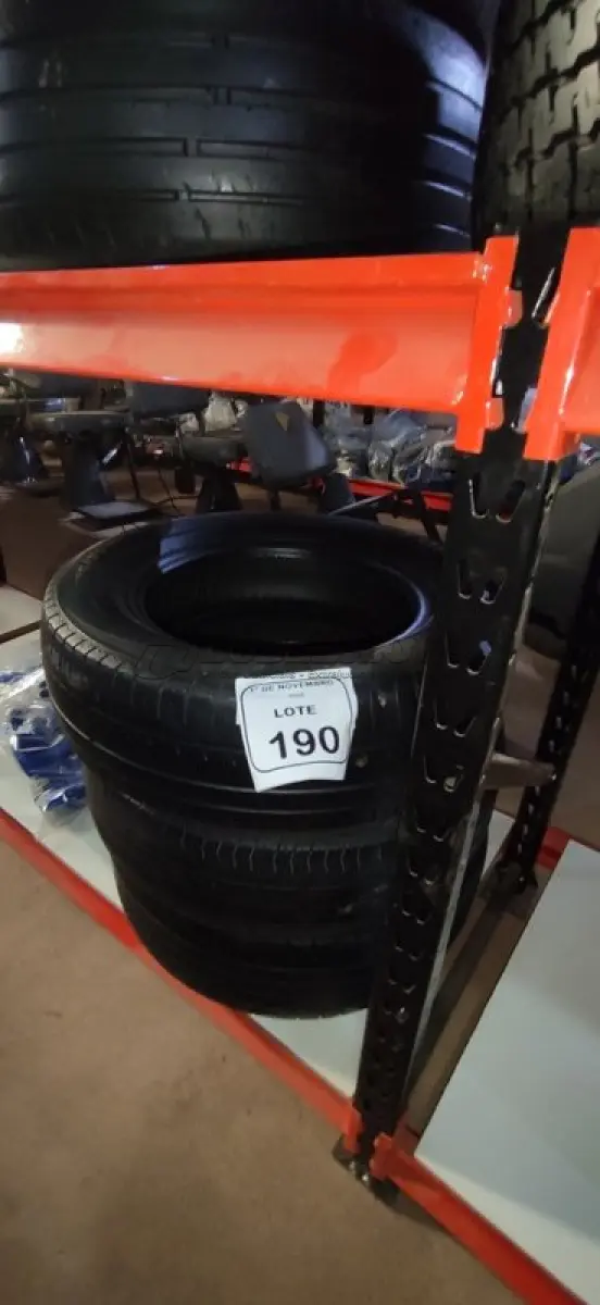 LOTE 190 - 03 PNEUS TAMANHO 185/70 R14. (NO ESTADO) ATENÇÃO! FAZER A VISITAÇÃO ANTES DE ARREMATAR, NÃO SABEMOS SE FUNCIONA, LEILÃO NÃO TEM GARANTIA E NEM DEVOLUÇÃO, SUJEITO A POSSÍVEIS AVARIAS VISÍVEIS/OCULTAS E/OU AUSÊNCIA DE COMPONENTES.