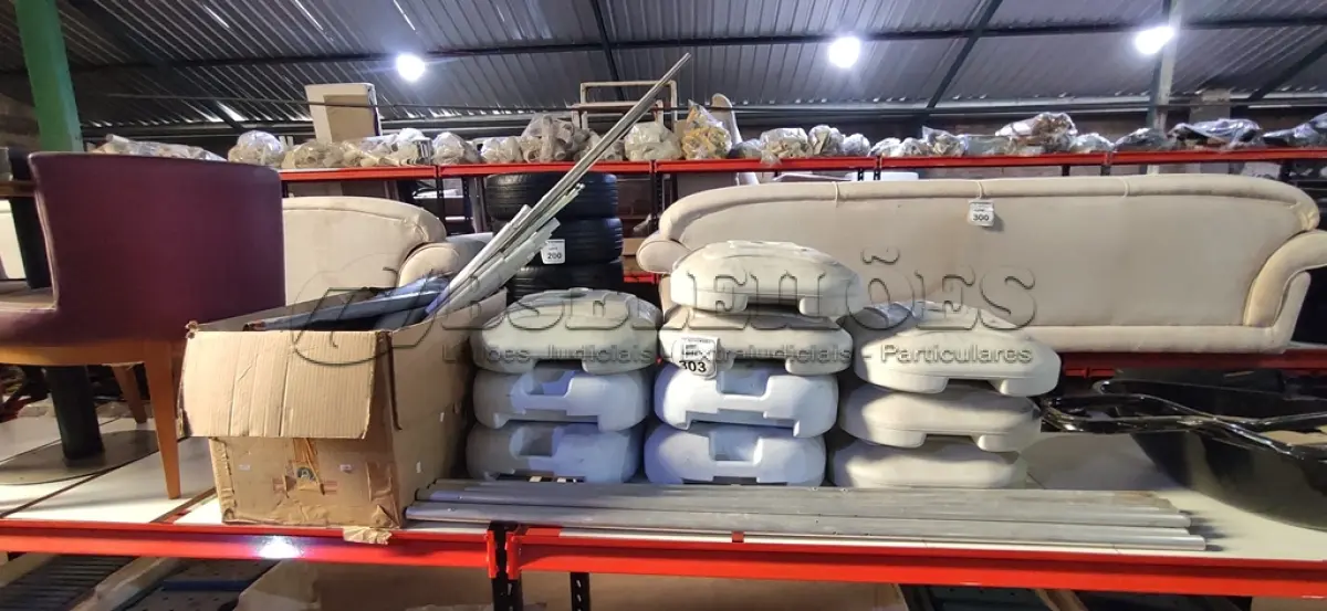 LOTE 303 - 10 BASES DE BANDEIRAS COM KITS DE HASTES. (NO ESTADO) ATENÇÃO! FAZER A VISITAÇÃO ANTES DE ARREMATAR, NÃO SABEMOS SE FUNCIONA, LEILÃO NÃO TEM GARANTIA E NEM DEVOLUÇÃO, SUJEITO A POSSÍVEIS AVARIAS VISÍVEIS/OCULTAS E/OU AUSÊNCIA DE COMPONENTES.