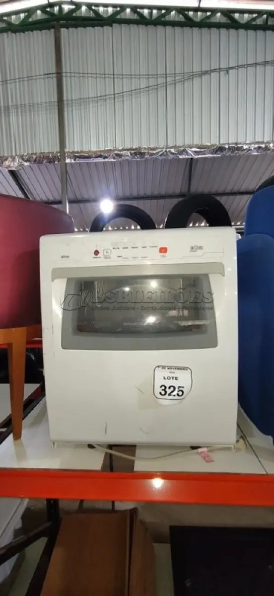 LOTE 325 - 01 LAVA LOUÇA MODELO BLF08ABBNA10 220V MARCA BRASTEMP. (NO ESTADO) ATENÇÃO! FAZER A VISITAÇÃO ANTES DE ARREMATAR, NÃO SABEMOS SE FUNCIONA, LEILÃO NÃO TEM GARANTIA E NEM DEVOLUÇÃO, SUJEITO A POSSÍVEIS AVARIAS VISÍVEIS/OCULTAS E/OU AUSÊNCIA DE COMPONENTES.