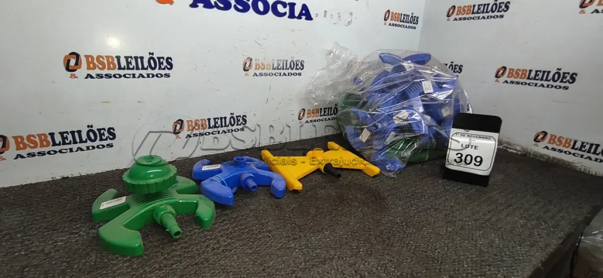 LOTE 309 - 01 LOTE COM VÁRIOS IRRIGADORES MODELO P-5 COM BASE. (NO ESTADO) ATENÇÃO! FAZER A VISITAÇÃO ANTES DE ARREMATAR, NÃO SABEMOS SE FUNCIONA, LEILÃO NÃO TEM GARANTIA E NEM DEVOLUÇÃO, SUJEITO A POSSÍVEIS AVARIAS VISÍVEIS/OCULTAS E/OU AUSÊNCIA DE COMPONENTES.