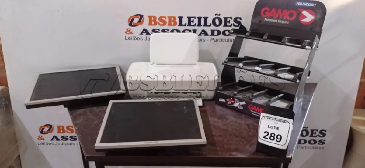 LOTE 289 - 01 EXPOSITOR, 01 IMPRESSORA MODELO DESKJET 1115 MARCA HP E 02 MONITORES. (NO ESTADO) ATENÇÃO! FAZER A VISITAÇÃO ANTES DE ARREMATAR, NÃO SABEMOS SE FUNCIONA, LEILÃO NÃO TEM GARANTIA E NEM DEVOLUÇÃO, SUJEITO A POSSÍVEIS AVARIAS VISÍVEIS/OCULTAS E/OU AUSÊNCIA DE COMPONENTES.