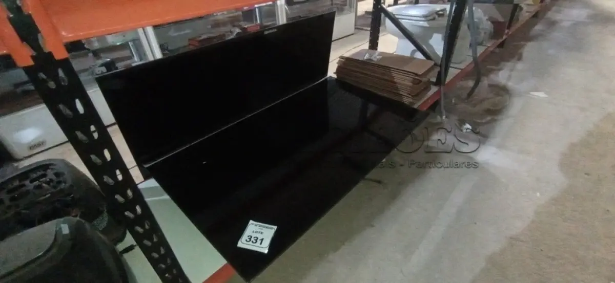 LOTE 331 - 02 TVS DE 55’’ MARCAS PHILIPS E SEMP TCL PARA RETIRADA DE PEÇAS. (NO ESTADO) ATENÇÃO! FAZER A VISITAÇÃO ANTES DE ARREMATAR, NÃO SABEMOS SE FUNCIONA, LEILÃO NÃO TEM GARANTIA E NEM DEVOLUÇÃO, SUJEITO A POSSÍVEIS AVARIAS VISÍVEIS/OCULTAS E/OU AUSÊNCIA DE COMPONENTES.