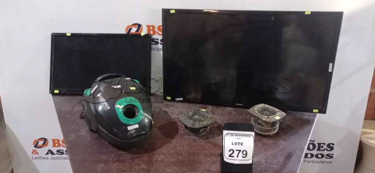 LOTE 279 - 01 TV 32’’ MARCA SAMSUNG, 01 MONITOR 22’’ MARCA LG, 02 TWEETERS E 01 ASPIRADOR DE PÓ MARCA CADENCE INCOMPLETO PARA RETIRADA DE PEÇAS. (NO ESTADO) ATENÇÃO! FAZER A VISITAÇÃO ANTES DE ARREMATAR, NÃO SABEMOS SE FUNCIONA, LEILÃO NÃO TEM GARANTIA E NEM DEVOLUÇÃO, SUJEITO A POSSÍVEIS AVARIAS VISÍVEIS/OCULTAS E/OU AUSÊNCIA DE COMPONENTES.