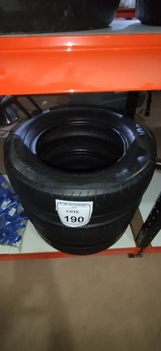 LOTE 190 - 03 PNEUS TAMANHO 185/70 R14. (NO ESTADO) ATENÇÃO! FAZER A VISITAÇÃO ANTES DE ARREMATAR, NÃO SABEMOS SE FUNCIONA, LEILÃO NÃO TEM GARANTIA E NEM DEVOLUÇÃO, SUJEITO A POSSÍVEIS AVARIAS VISÍVEIS/OCULTAS E/OU AUSÊNCIA DE COMPONENTES.