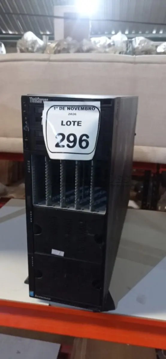 LOTE 296 - 01 SERVIDOR SÉRIE THINKSERVER MARCA LENOVO. (NO ESTADO) ATENÇÃO! FAZER A VISITAÇÃO ANTES DE ARREMATAR, NÃO SABEMOS SE FUNCIONA, LEILÃO NÃO TEM GARANTIA E NEM DEVOLUÇÃO, SUJEITO A POSSÍVEIS AVARIAS VISÍVEIS/OCULTAS E/OU AUSÊNCIA DE COMPONENTES.