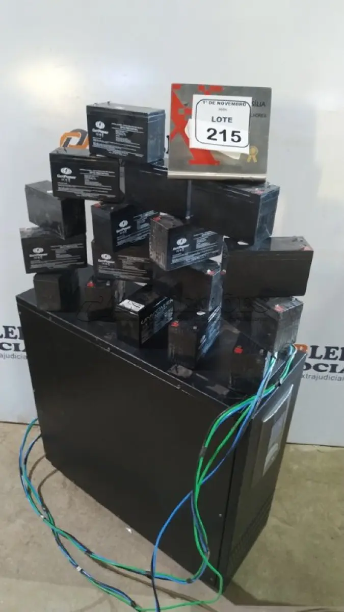 LOTE 215 - 01 GABINETE DE NOBREAK COM 17 BATERIAS. (NO ESTADO) ATENÇÃO! FAZER A VISITAÇÃO ANTES DE ARREMATAR, NÃO SABEMOS SE FUNCIONA, LEILÃO NÃO TEM GARANTIA E NEM DEVOLUÇÃO, SUJEITO A POSSÍVEIS AVARIAS VISÍVEIS/OCULTAS E/OU AUSÊNCIA DE COMPONENTES.
