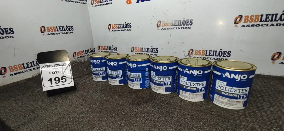 LOTE 195 - 06 LATAS DE TINTA POLIÉSTER COR PRETO EBONY FORD 98 DE 900ML MARCA ANJO TINTAS. (NO ESTADO) ATENÇÃO! FAZER A VISITAÇÃO ANTES DE ARREMATAR, NÃO SABEMOS SE FUNCIONA, LEILÃO NÃO TEM GARANTIA E NEM DEVOLUÇÃO, SUJEITO A POSSÍVEIS AVARIAS VISÍVEIS/OCULTAS E/OU AUSÊNCIA DE COMPONENTES.