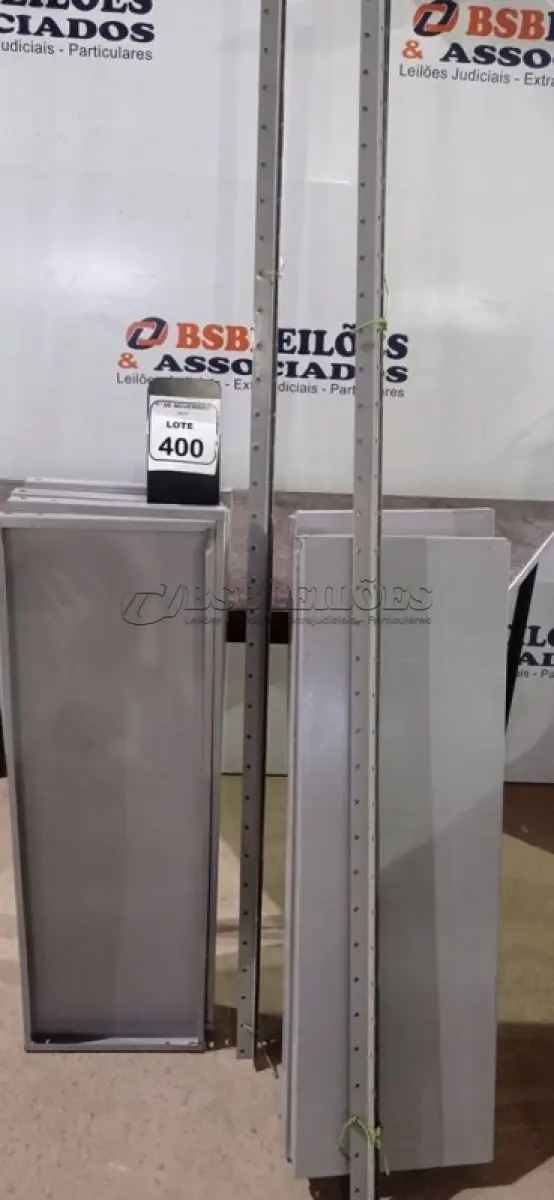 LOTE 400 - 02 ESTANTES DE FERRO DESMONTADAS DE APROXIMADAMENTE 1,95X0,95M COM 06 PRATELEIRAS CADA. (NO ESTADO) ATENÇÃO! FAZER A VISITAÇÃO ANTES DE ARREMATAR, NÃO SABEMOS SE FUNCIONA, LEILÃO NÃO TEM GARANTIA E NEM DEVOLUÇÃO, SUJEITO A POSSÍVEIS AVARIAS VISÍVEIS/OCULTAS E/OU AUSÊNCIA DE COMPONENTES.